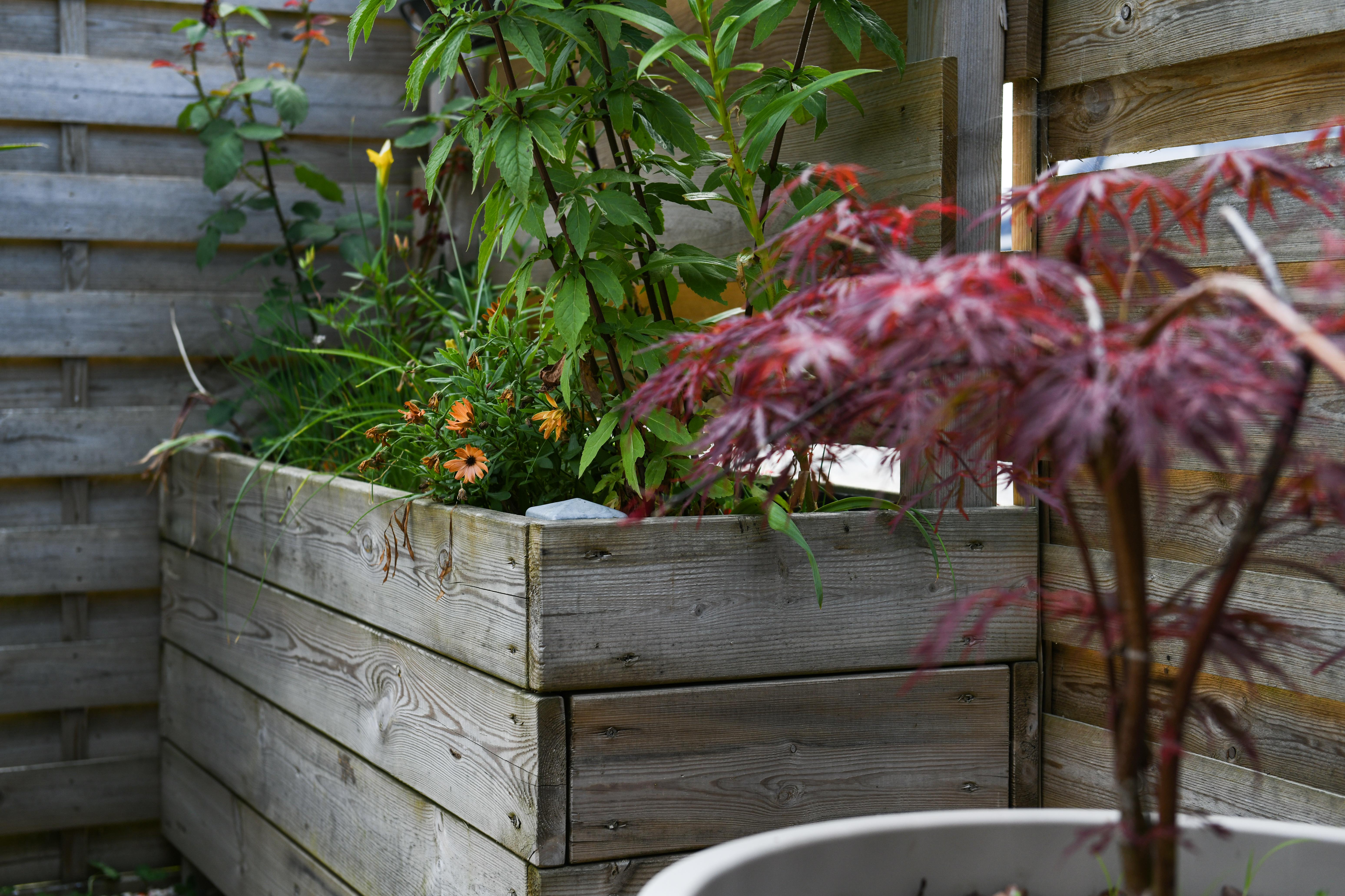 Construire un bac à fleurs surélevé