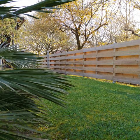 Quelles règles pour construire une clôture en bois ?