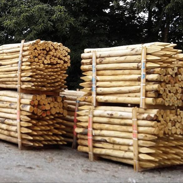 Piquet châtaignier rond Ø8/10 cm - Longueur 2,50 m - écorcé et épointé