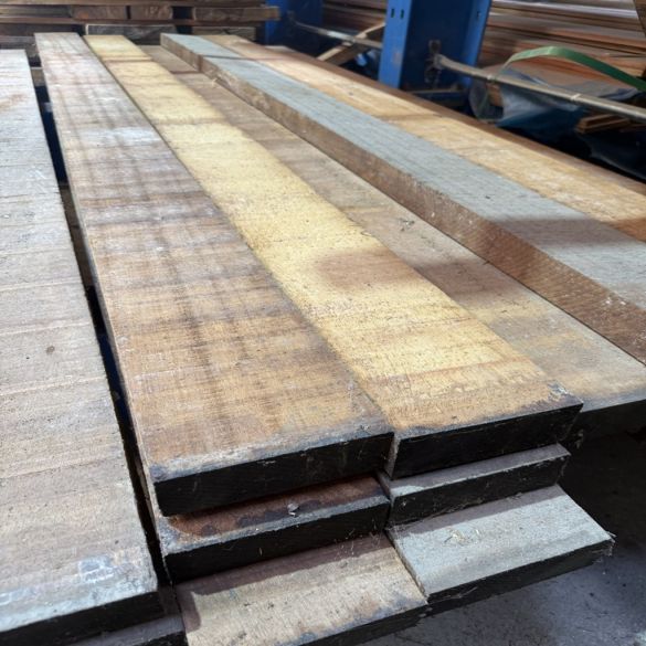 Plot Iroko sec séchoir ép. 46 x 130 mm - L. 2,45 m - pour agencement intérieur