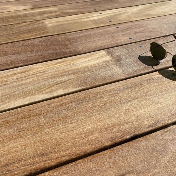 Lame de terrasse en Cumaru lisse à visser 5800x145x21 mm