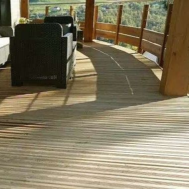 Lame de terrasse en pin du nord strié Classe 4 marron L.4,80 m - 145x27 mm