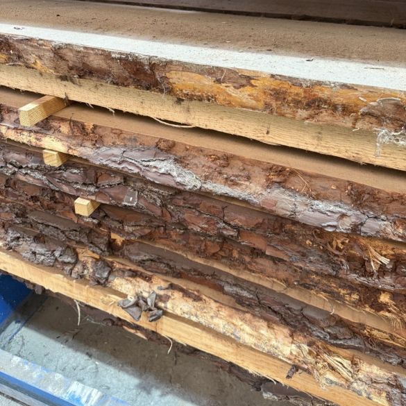 Plot en pin 82 mm L. 4,50 m - Menuiserie fine - bois séché selon la norme Nimp15
