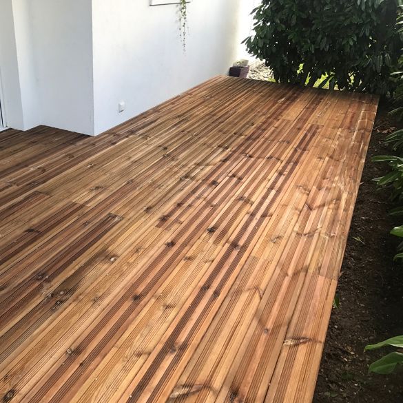 Lame de terrasse en pin du nord strié Classe 4 marron L.5,40 m - 145x27 mm