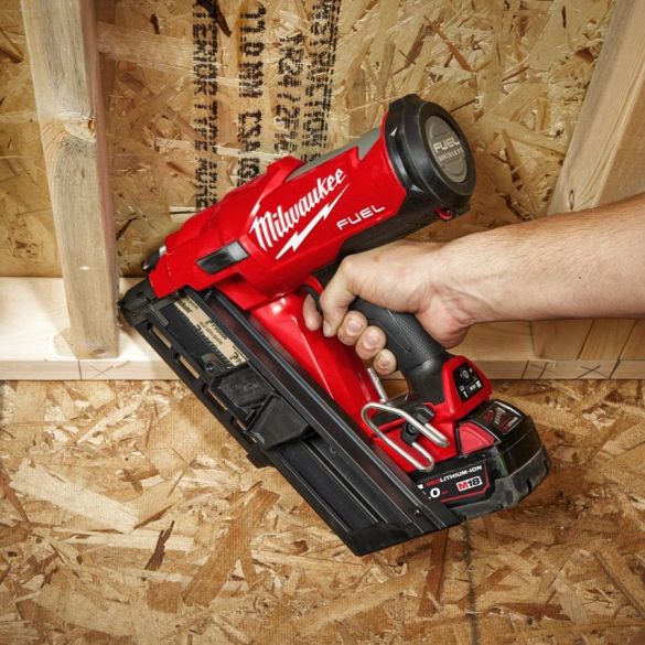 Cloueur de charpente 34° Fuel 18V M18 FFN-502C + 2 batteries 5Ah + chargeur | MILWAUKEE 4933471404