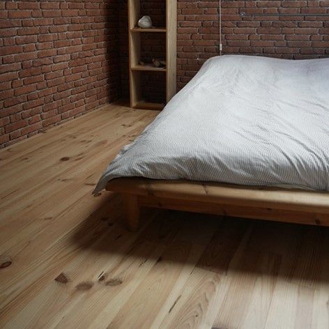 Parquet pin massif à clouer 200x10 cm - Choix noueux