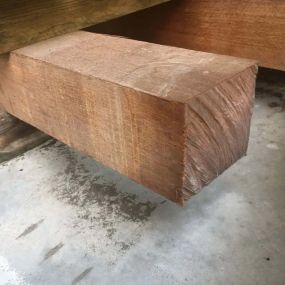 Avivé en Moabi section 105x105 mm pour projets sur mesure